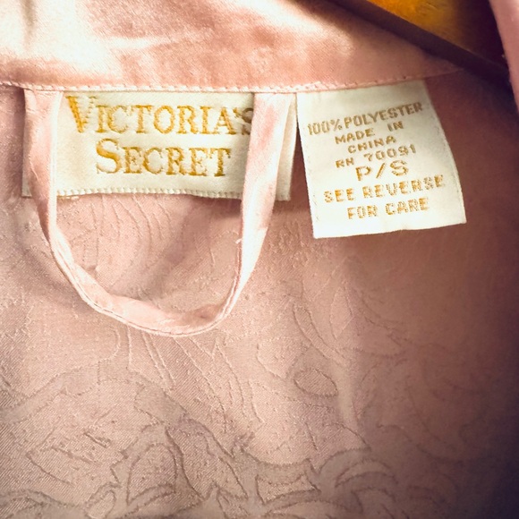 Vintage Victoria’s Secret Gold Label Robe - Picture 4 of 4